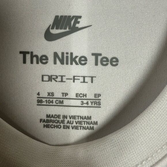 Nike Dri-Fit 2 Piece Set Kids XS White Navy Crew Pullover T-Shirt & Shorts Set - Picture 4 of 5